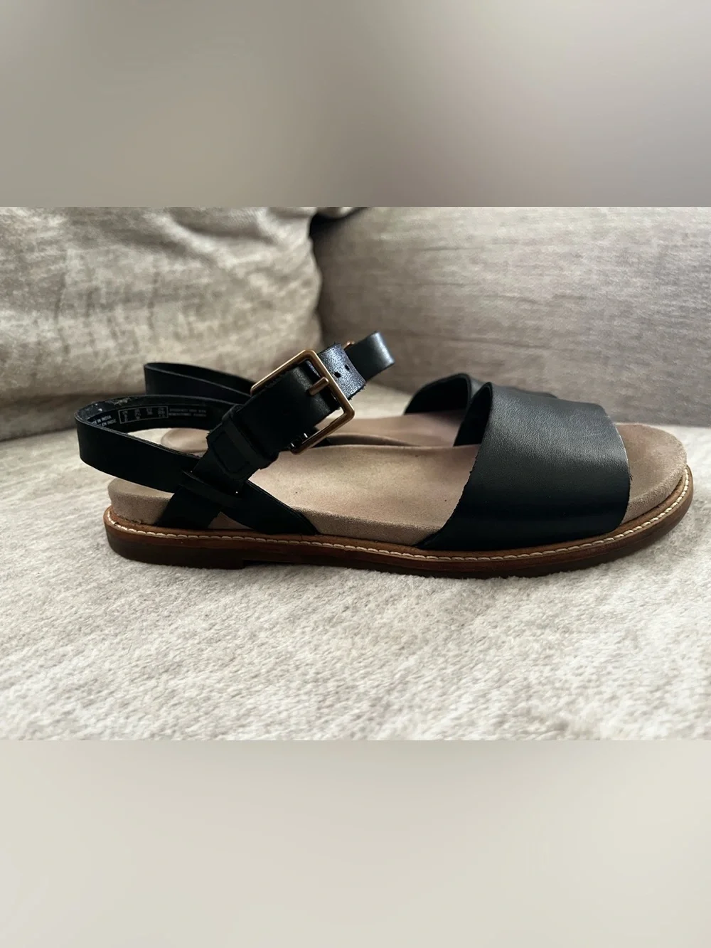 Clark’s Black Leather Corsio Flat Strap Sandals Size 7.5M